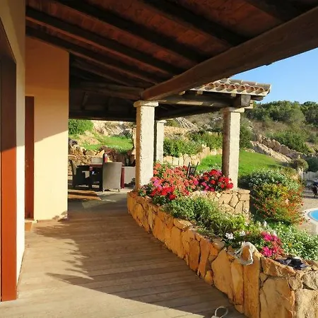 Salina Bamba Sleeps 12 Pool Air Con Casa vacanze Capo Coda Cavallo